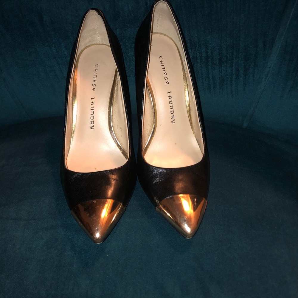 Black heel with little edge